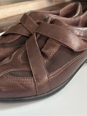 Clarks Everyday-Women’s 7.5M Leather Showstopper Strap Chocolate Brown M:84973